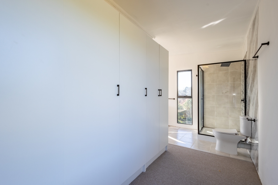 To Let 6 Bedroom Property for Rent in Harkerville A H Western Cape